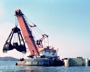 写真:グラブ掘削